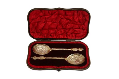 Lot 214 - A CASED SET OF VICTORIAN STERLING SILVER GILT FRUIT SERVING SPOONS, LONDON 1897 BY ROBERT STEBBINGS