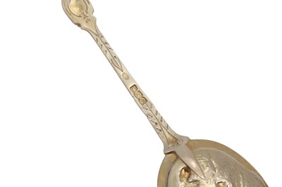 Lot 1243 - A CASED SET OF VICTORIAN STERLING SILVER GILT FRUIT SERVING SPOONS, LONDON 1897 BY ROBERT STEBBINGS