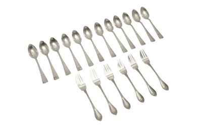 Lot 234 - A SET OF SIX EARLY 20TH CENTURY GERMAN 800 STANDARD SILVER HOUR D’OEURVE FORKS, RETAILED BY BONEBAKKER AND ZOON