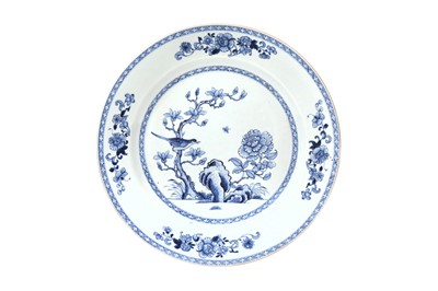 Lot 970 - A CHINESE BLUE AND WHITE CHARGER
