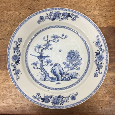 Lot 970 - A CHINESE BLUE AND WHITE CHARGER