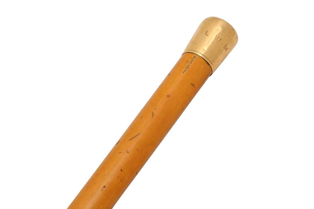 Lot 320 - A GOLD TOP MALACCA WALKING CANE