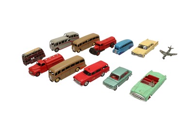 Lot 788 - DINKY TOYS: A GROUP OF ASSORTED VEHICLES