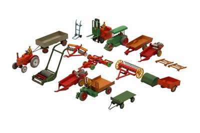 Lot 790 - DINKY TOYS: AN ASSORTED GROUP OF FARM MACHINERY