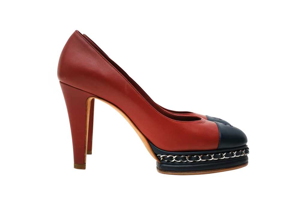 Lot 302 - Chanel Burgundy Bi Colour Chain Heeled Pump - Size 36.5