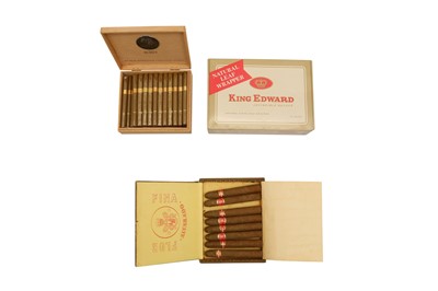 Lot 339 - A SEALED BOX OF FIFTY KING EDWARDS INVINCIBLE DELUXE CIGARS