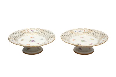 Lot 248 - A PAIR OF MEISSEN PORCELAIN CAKE STANDS, LATE 19TH/EARLY 20TH CENTURY