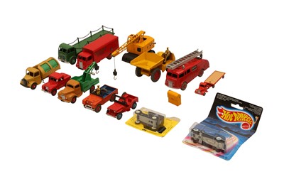 Lot 816 - DINKY TOYS AND DINKY SUPERTOYS: A MIXED GROUP OF VEHICLES
