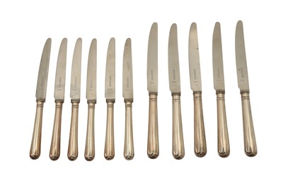 Lot 231 - A PART SET OF ELIZABETH II STERLING SILVER HANDLED TABLE KNIVES AND SIDE KNIVES, SHEFFIELD 1968 BY TESSIERS LTD (HERBERT & LAURIE PARSONS)