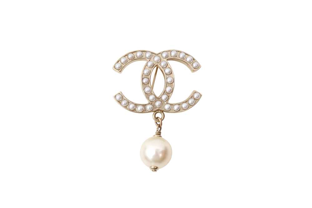 Lot 598 - Chanel Pearl Drop CC Logo Brooch