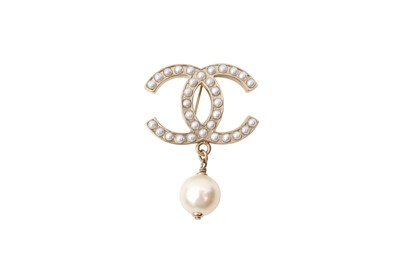 Lot 598 - Chanel Pearl Drop CC Logo Brooch