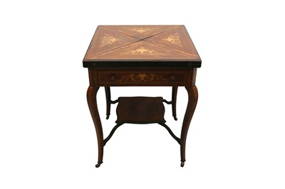 Lot 551 - AN EDWARDIAN FIGURED WALNUT AND MARQUETRY INLAID ENVELOPE CARD TABLE