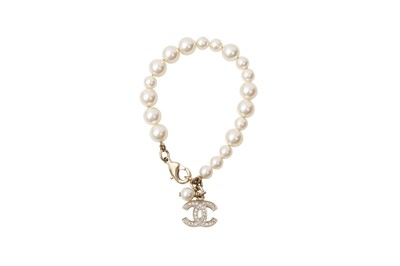 Lot 541 - Chanel Pearl CC Logo Bracelet