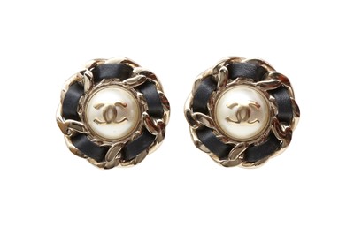 Lot 638 - Chanel Pearl Chainlink CC Logo Pierced Earrings