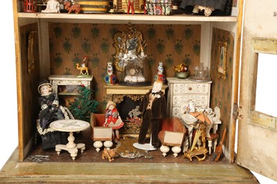 Lot 886 - A LATE 19TH  CENTURY DOLLS HOUSE