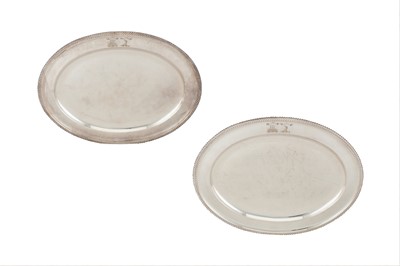 Lot 314 - A LARGE PAIR OF EARLY 20TH CENTURY SILVER PLATED (EPNS) MEAT DISHES BY MAPPIN AND WEBB