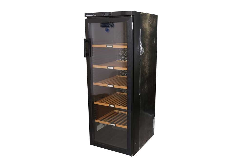 Lot 290 - A Liebherr Vinothek Single Temperature Freestanding Wine Cabinet or Fridge