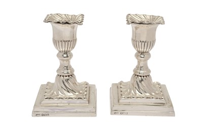 Lot 263 - A PAIR OF VICTORIAN STERLING SILVER DWARF CANDLESTICKS, SHEFFIELD 1906 BY GOLDSMITHS & SILVERSMITHS COMPANY