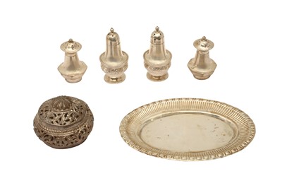 Lot 133 - A MIXED GROUP OF INDIAN SILVER ITEMS