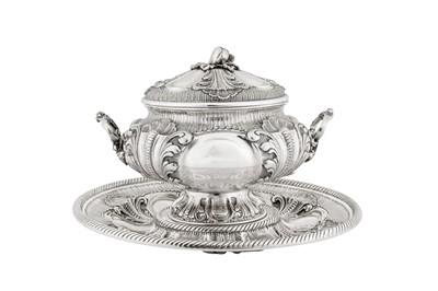 Lot 280 - A large late 20th century Italian 800 standard silver covered twin handled punch bowl on stand, Milan circa 1980 by Carmelo and Giuseppe Mordandino Ganci