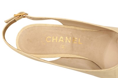 Lot 679 - A PAIR OF CHANEL TWO-TONE SLINGBACK HEELS