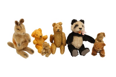 Lot 911 - A COLLECTION OF TEDDY BEARS