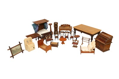 Lot 872 - A COLLECTION OF EARLY TO MID 20TH CENTURY WOODEN DOLLS HOUSE FURNITURE
