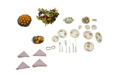 Lot 868 - A COLLECTION OF DOLLS HOUSE DECORATIVE KITCHENWARES