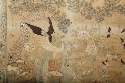 Lot 273 - A EARLY 20TH CENTURY CHINESE SILK EMBROIDERY