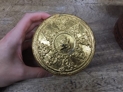 Lot 375 - A SMALL BURMESE GILDED LACQUER BOX AND COVER