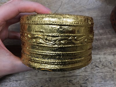 Lot 375 - A SMALL BURMESE GILDED LACQUER BOX AND COVER