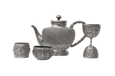 Lot 411 - A MALAY/THAI SILVER TEAPOT AND COVER