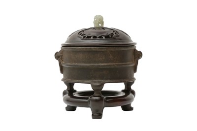 Lot 584 - A CHINESE BRONZE INCENSE BURNER