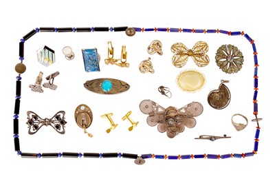 Lot 78 - λ A LARGE COLLECTION OF COSTUME JEWELLERY