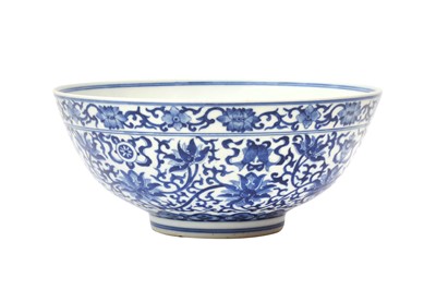 Lot 951 - A CHINESE BLUE AND WHITE 'LOTUS' BOWL