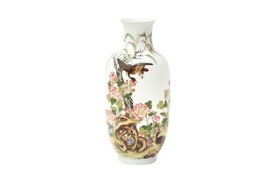 Lot 980 - A CHINESE FAMILLE-ROSE 'GEESE AND PEONIES' VASE