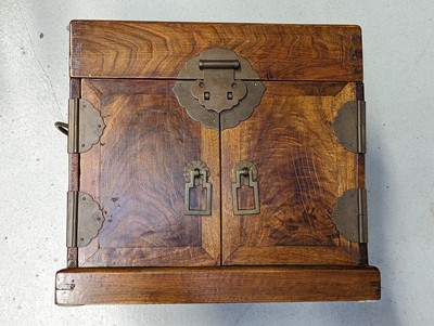 Lot 557 - λ A CHINESE HARDWOOD VANITY SET