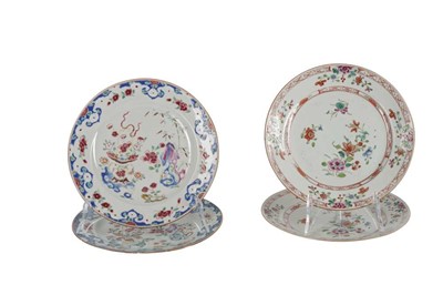 Lot 253 - A PAIR OF 18TH CENTURY CHINESE PORCELAIN PLATES, QIANLONG