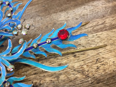 Lot 822 - λ A LARGE CHINESE GILT-METAL AND KINGFISHER-FEATHER 'PHOENIX' HAIRPIN, DIANCUI