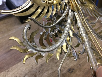 Lot 822 - λ A LARGE CHINESE GILT-METAL AND KINGFISHER-FEATHER 'PHOENIX' HAIRPIN, DIANCUI