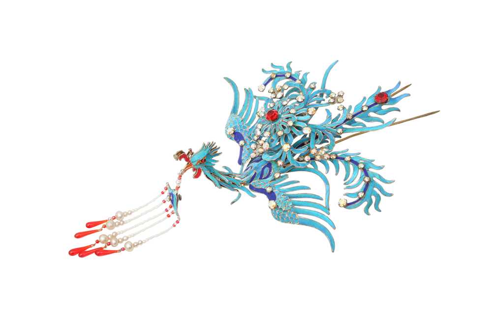 Lot 822 - λ A LARGE CHINESE GILT-METAL AND KINGFISHER-FEATHER 'PHOENIX' HAIRPIN, DIANCUI
