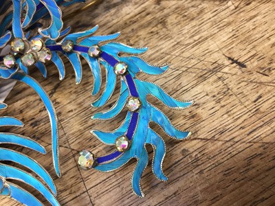 Lot 822 - λ A LARGE CHINESE GILT-METAL AND KINGFISHER-FEATHER 'PHOENIX' HAIRPIN, DIANCUI