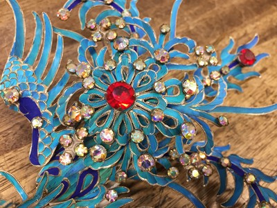 Lot 822 - λ A LARGE CHINESE GILT-METAL AND KINGFISHER-FEATHER 'PHOENIX' HAIRPIN, DIANCUI