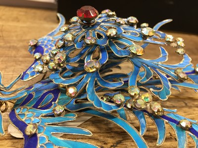 Lot 822 - λ A LARGE CHINESE GILT-METAL AND KINGFISHER-FEATHER 'PHOENIX' HAIRPIN, DIANCUI