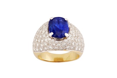 Lot 181 - A sapphire and diamond dress ring