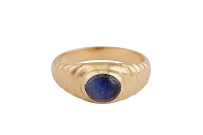 Lot 31 - A SAPPHIRE RING