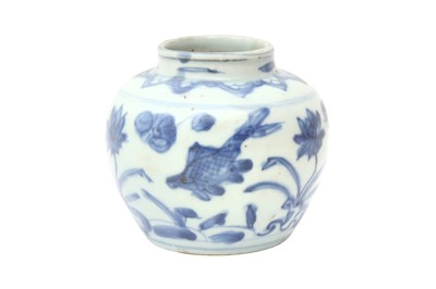 Lot 471 - A SMALL CHINESE BLUE AND WHITE 'FISH AND LOTUS' JAR