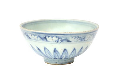 Lot 984 - A CHINESE BLUE AND WHITE BOWL