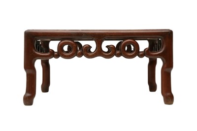 Lot 556 - A SMALL CHINESE WOOD TABLE