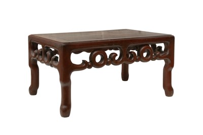 Lot 556 - A SMALL CHINESE WOOD TABLE